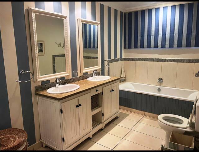 6 BEDROOM HOUSE FOR SALE IN LA LUCIA